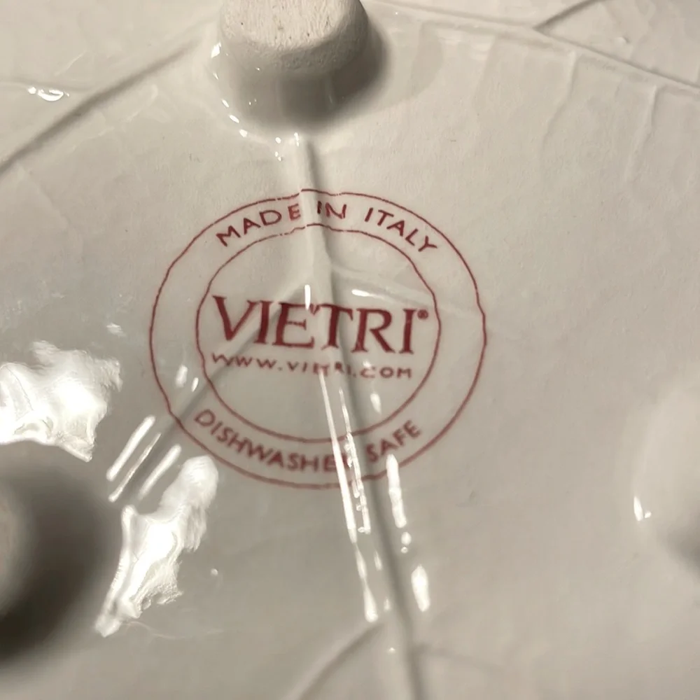 Vietri small off-white leaf dish;‎ Italy